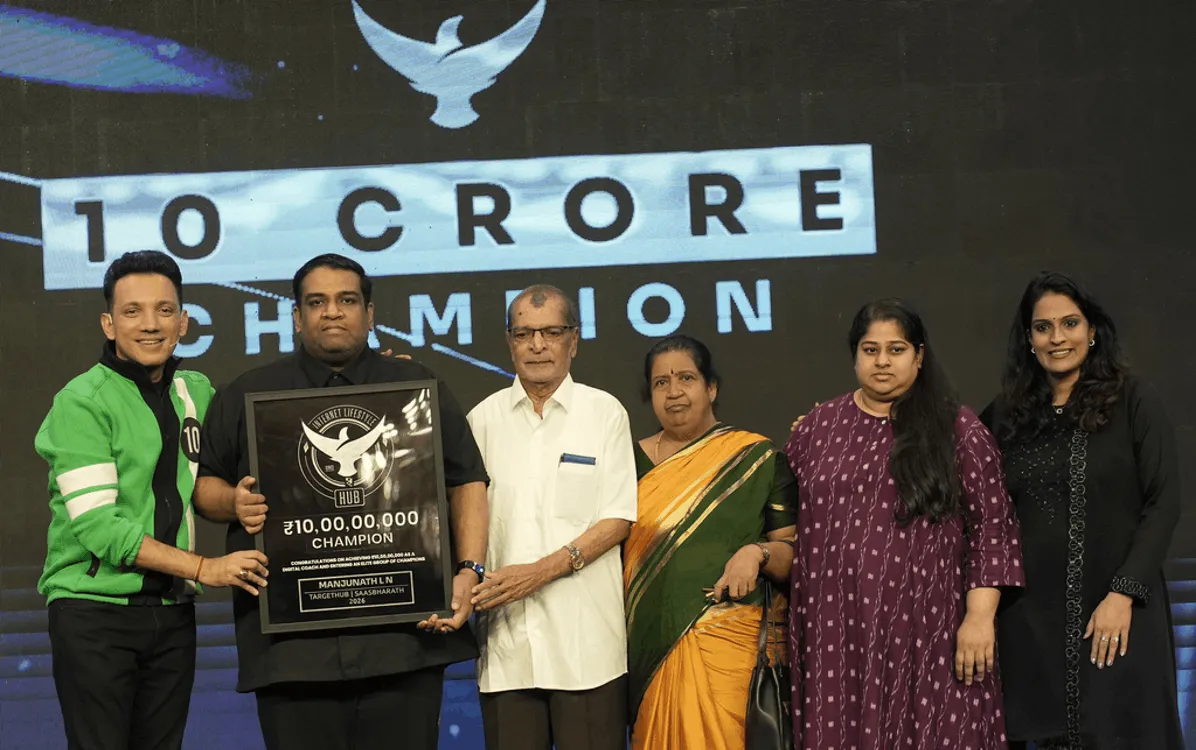 Manjunath Nagaraja receiving the 10 Crore Champion award